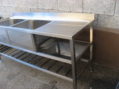 Nábytok, stolíky, lampy, konzoly, doplnky ku grilom – ukážka 10