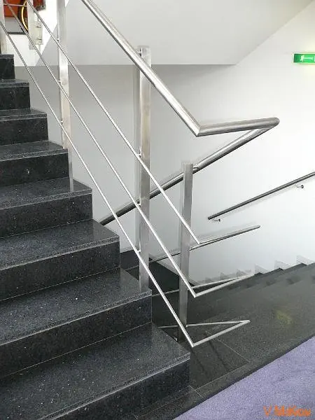 Kombinované zábradlie štvorcovo - guľaté prevedenie