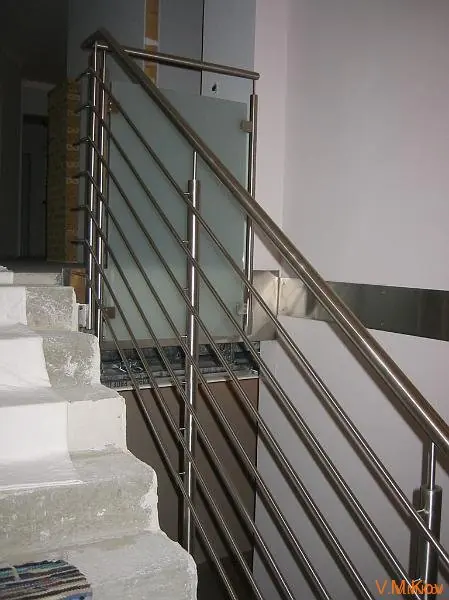Nerezové zábradlie kombinované so sklom